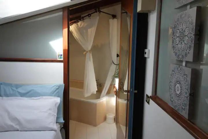 Appartement Accogliente Mansarda Nel Cuore Dell Antica Livourne Extérieur photo