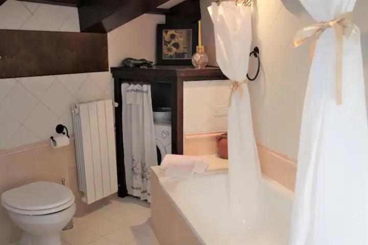 Appartement Accogliente Mansarda Nel Cuore Dell Antica Livourne Extérieur photo