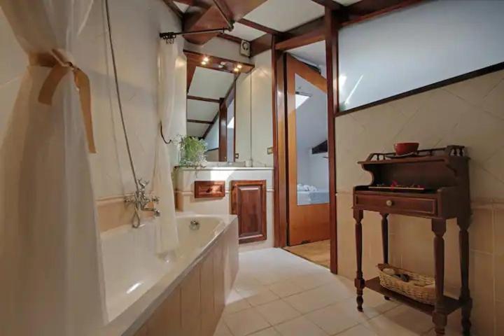 Appartement Accogliente Mansarda Nel Cuore Dell Antica Livourne Extérieur photo